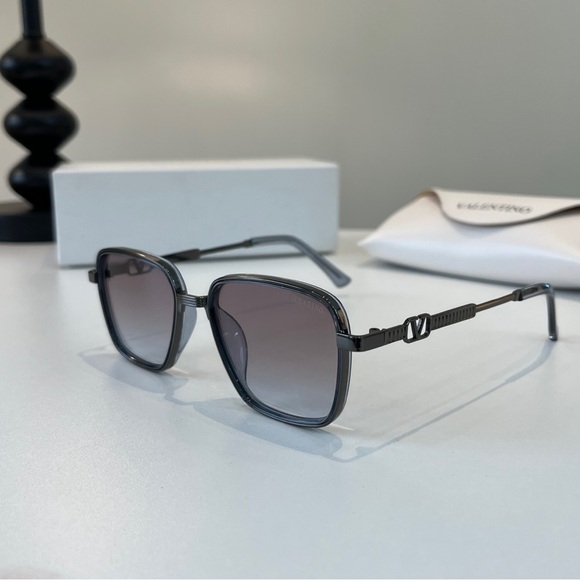 Valentino gradient-lens sunglasses main image 9